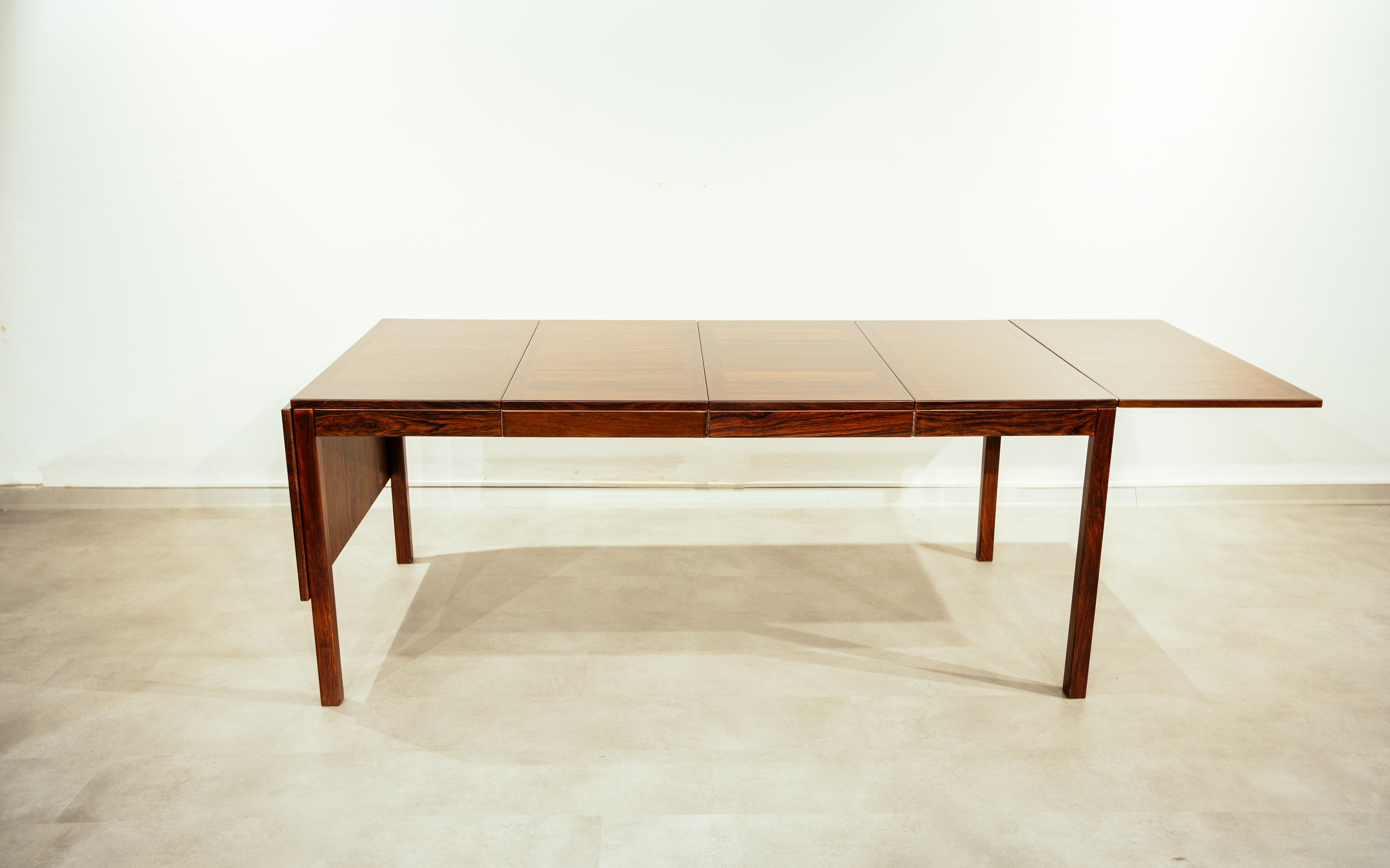 Vejle Stole og Möbelfabrik üretimi, Rosewood ağacı yemek masası 